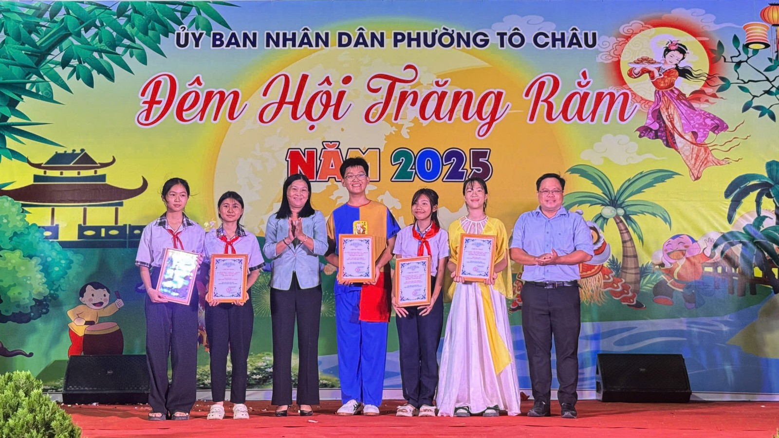Nhiều phần quà Trung thu cho học sinh và hộ có hoàn cảnh khó khăn