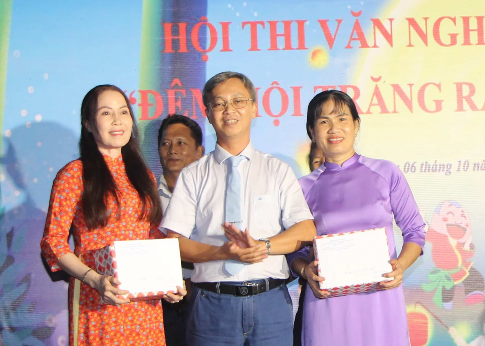 Nhiều phần quà Trung thu cho học sinh và hộ có hoàn cảnh khó khăn