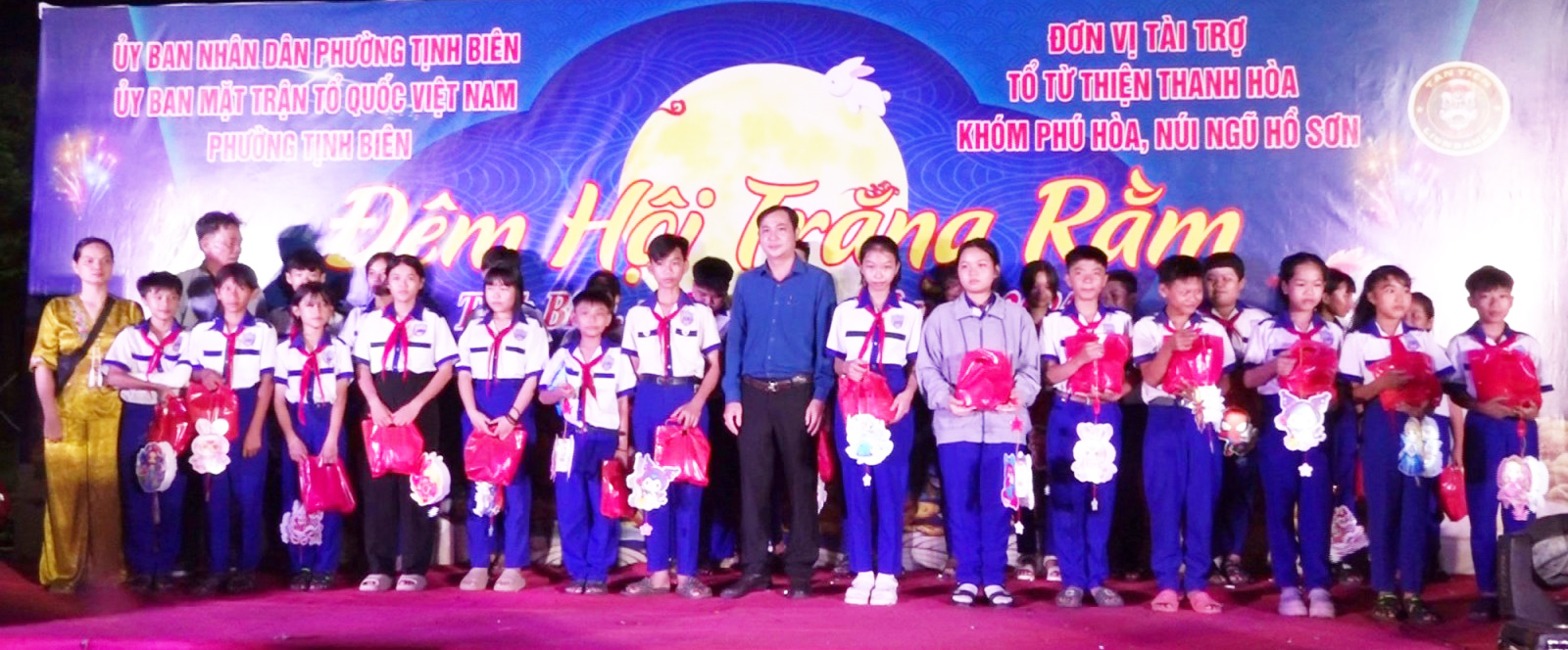 Nhiều phần quà Trung thu cho học sinh và hộ có hoàn cảnh khó khăn