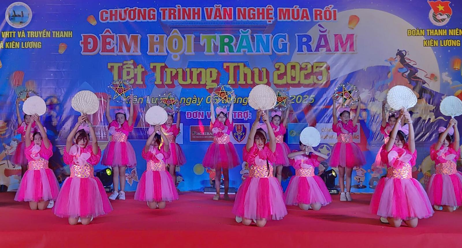 Nhiều phần quà Trung thu cho học sinh và hộ có hoàn cảnh khó khăn
