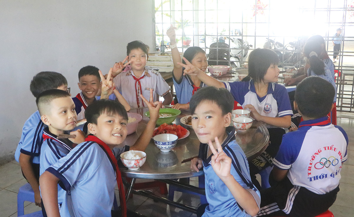 Chuyện bếp ăn tình thương ở vùng sâu Thới Quản