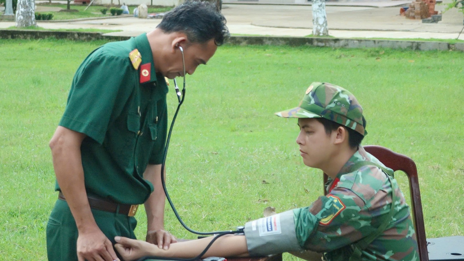 Trung đoàn 20 kiểm tra thể lực sĩ quan và quân nhân chuyên nghiệp