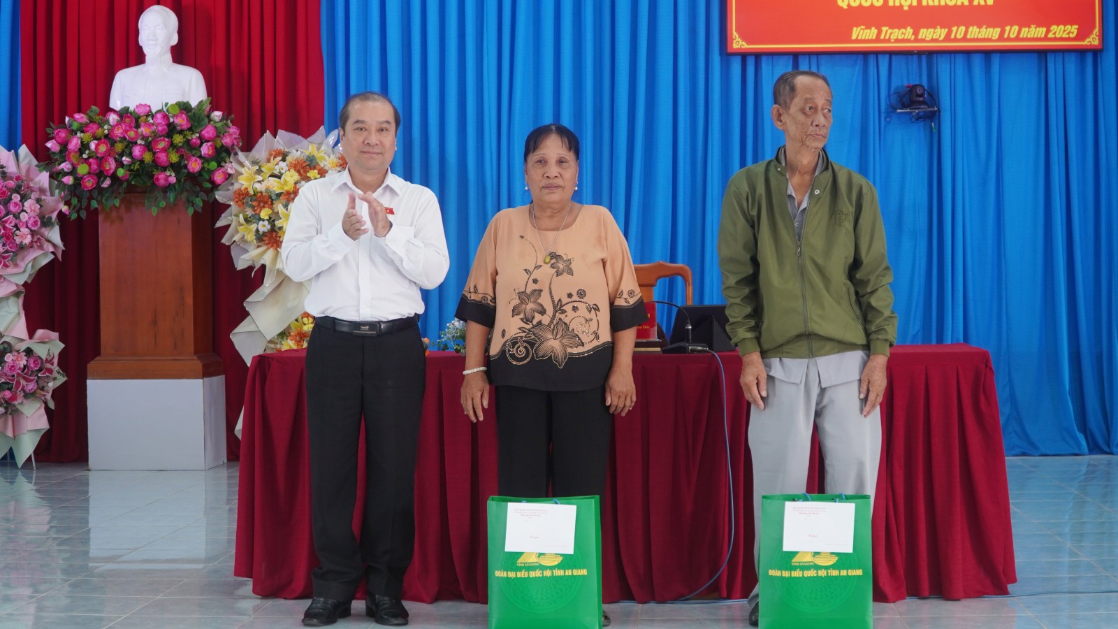 Đại biểu Quốc hội tỉnh An Giang tiếp xúc cử tri tại xã Vĩnh Trạch