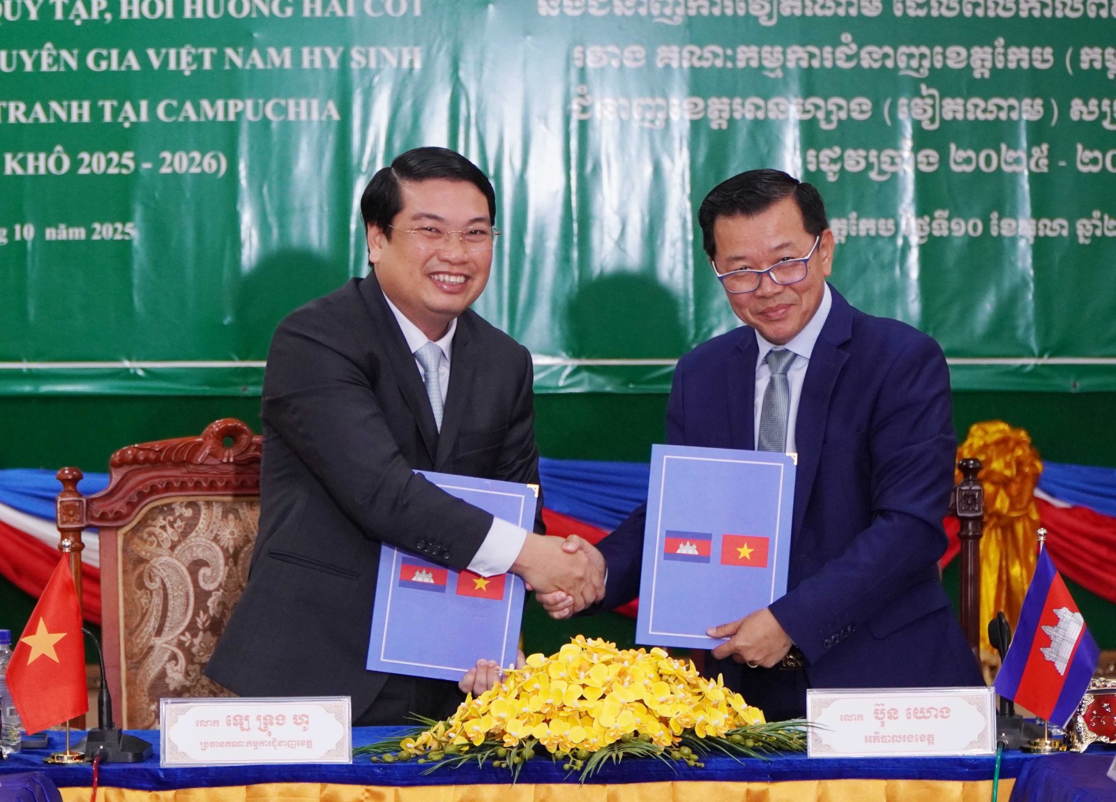 An Giang ký kết tìm kiếm hài cốt liệt sĩ với 6 tỉnh thuộc Vương quốc Campuchia