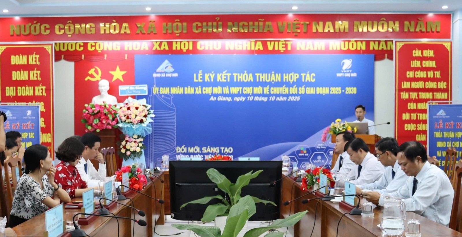 UBND xã và VNPT Chợ Mới hợp tác chuyển đổi số giai đoạn 2025 - 2030