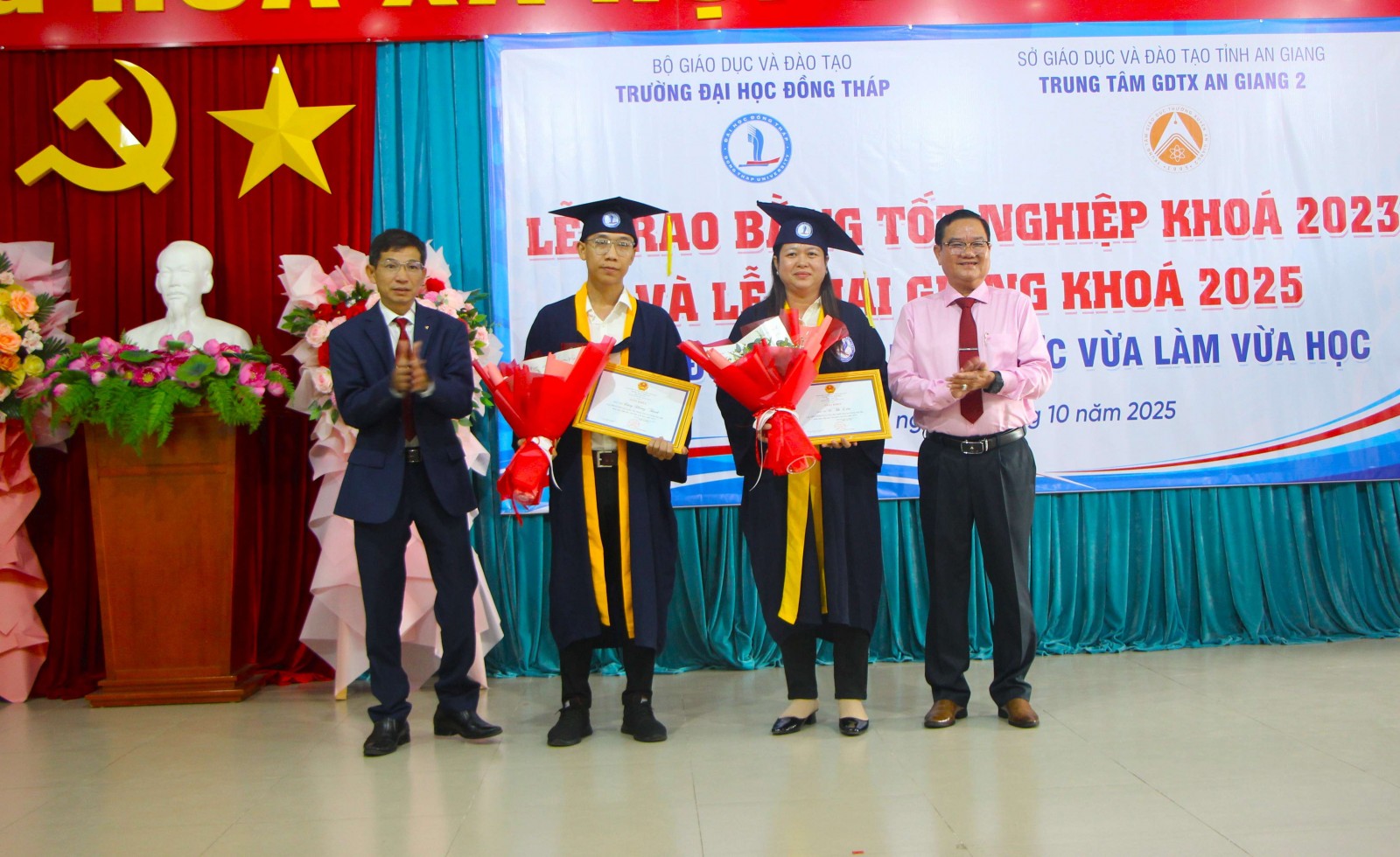 Trao bằng tốt nghiệp cho 47 tân cử nhân sư phạm tiểu học
