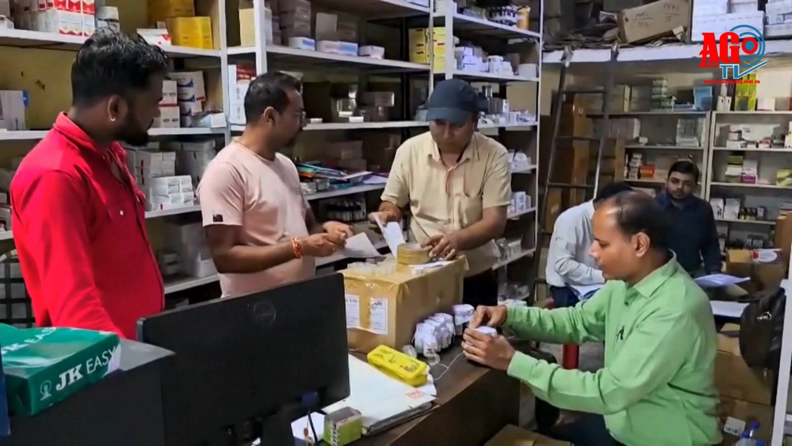 Ấn Độ thu hồi thêm siro sau khi có nhiều trẻ em tử vong