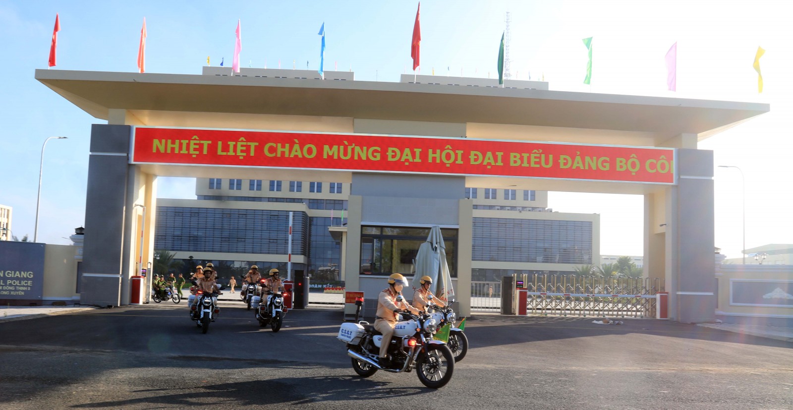 Ra quân cao điểm bảo đảm trật tự, an toàn giao thông trên địa bàn tỉnh An Giang Lực lượng Cảnh sát giao thông ra quân thực hiện cao điểm