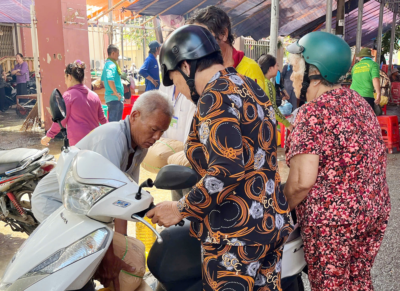 Tấm lòng của người dân tại Lễ hội Nguyễn Trung Trực