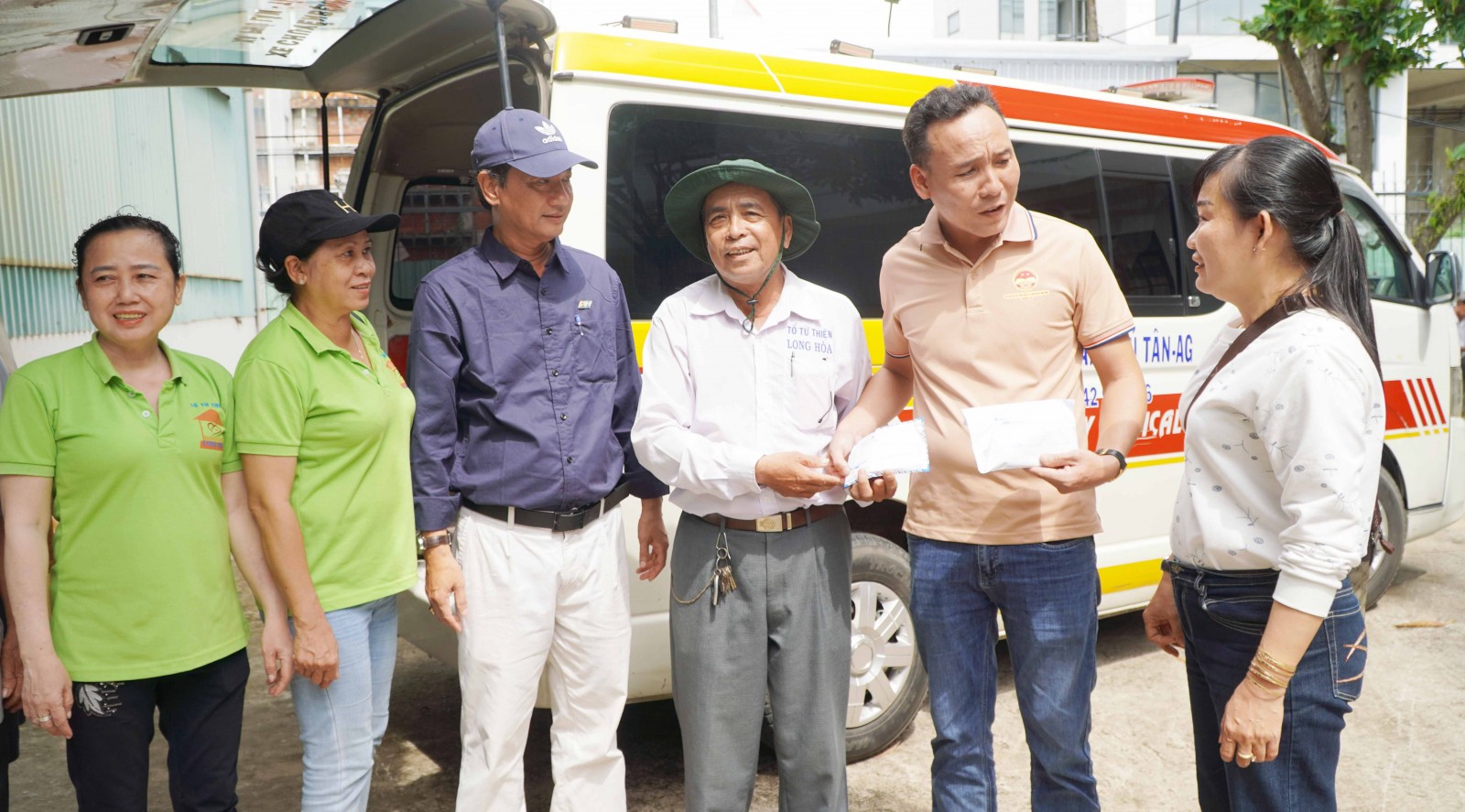 Người dân An Giang hướng về đồng bào vùng bão, lũ