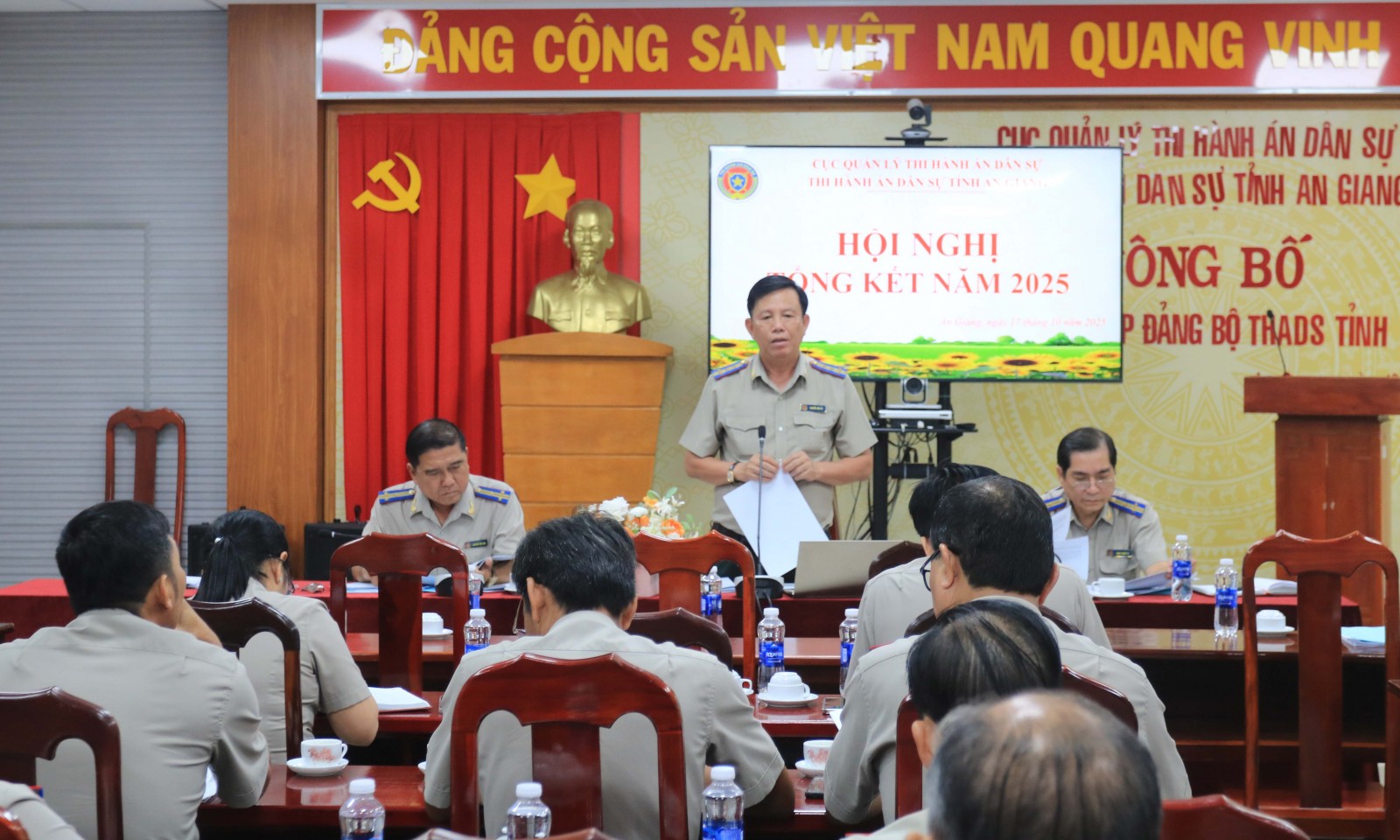 Thi hành án dân sự tỉnh An Giang thi hành việc đạt trên 84% Trưởng Thi hành án dân sự tỉnh Nguyễn Văn Vũ phát biểu chỉ đạo