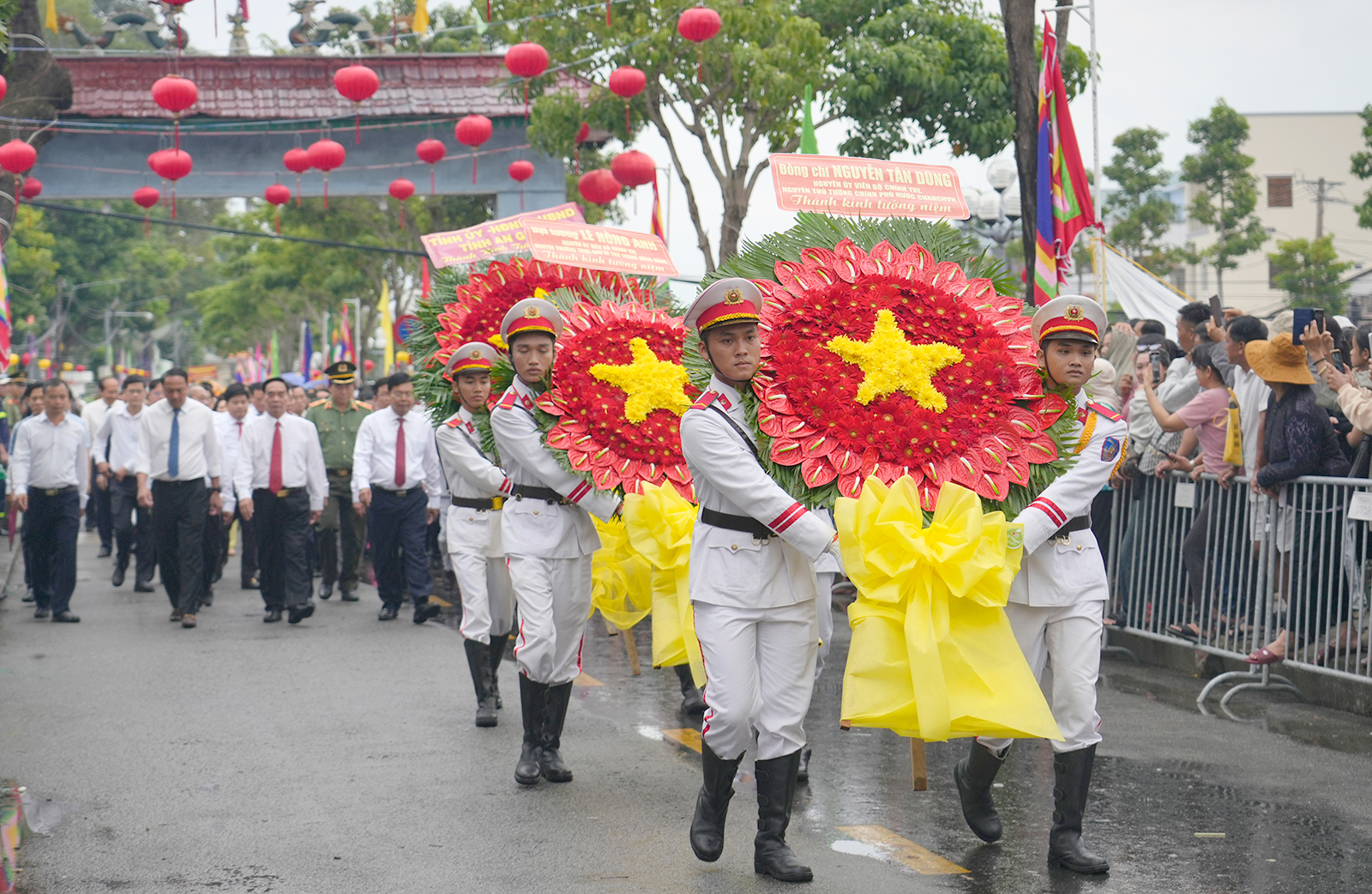 Nguyên Thủ tướng Chính phủ Nguyễn Tấn Dũng dâng hương Anh hùng dân tộc Nguyễn Trung Trực
