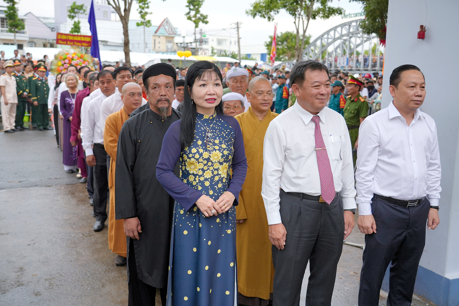 Nguyên Thủ tướng Chính phủ Nguyễn Tấn Dũng dâng hương Anh hùng dân tộc Nguyễn Trung Trực