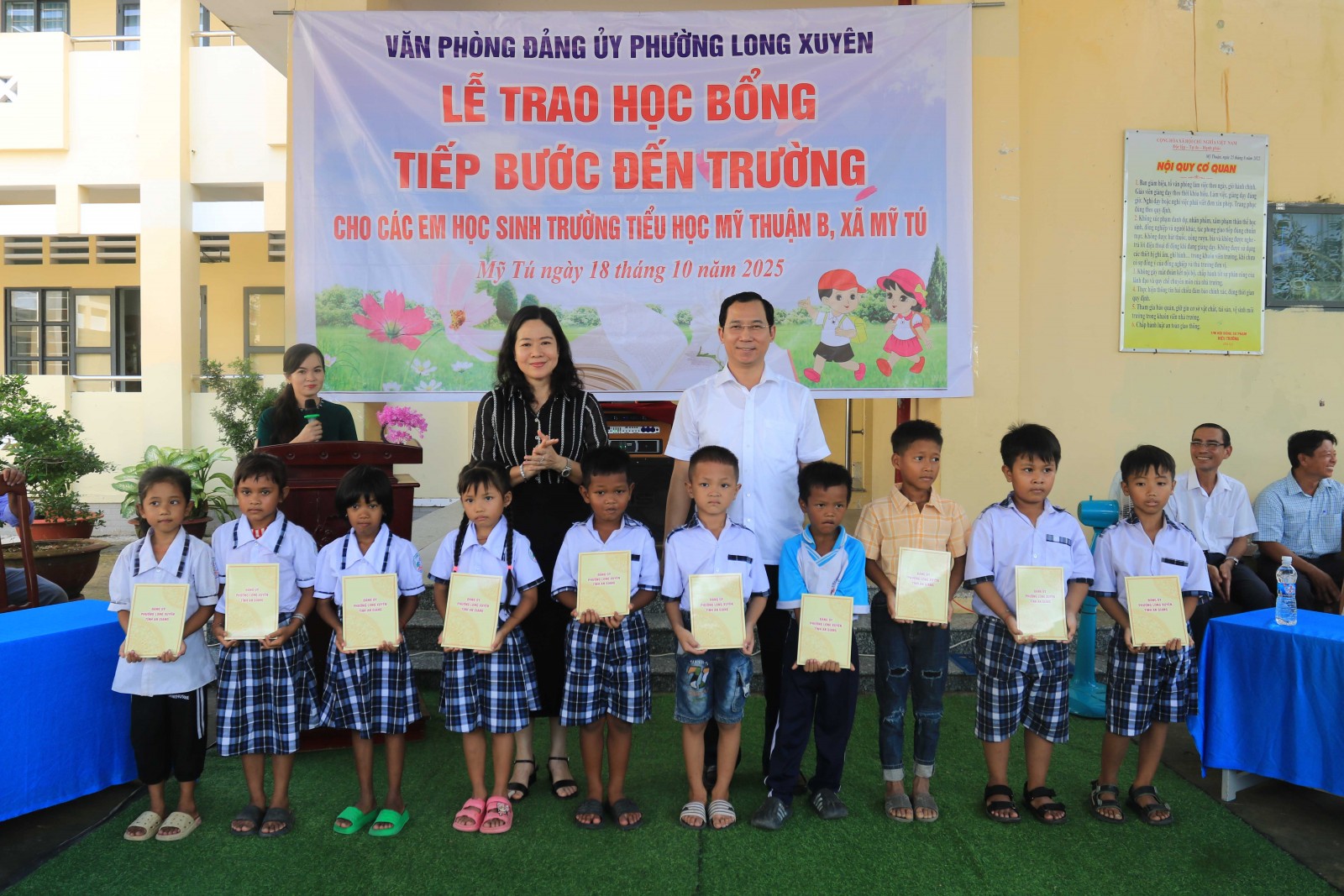 Văn phòng Đảng ủy phường Long Xuyên tổ chức về nguồn kỷ niệm Ngày truyền thống Văn phòng cấp ủy