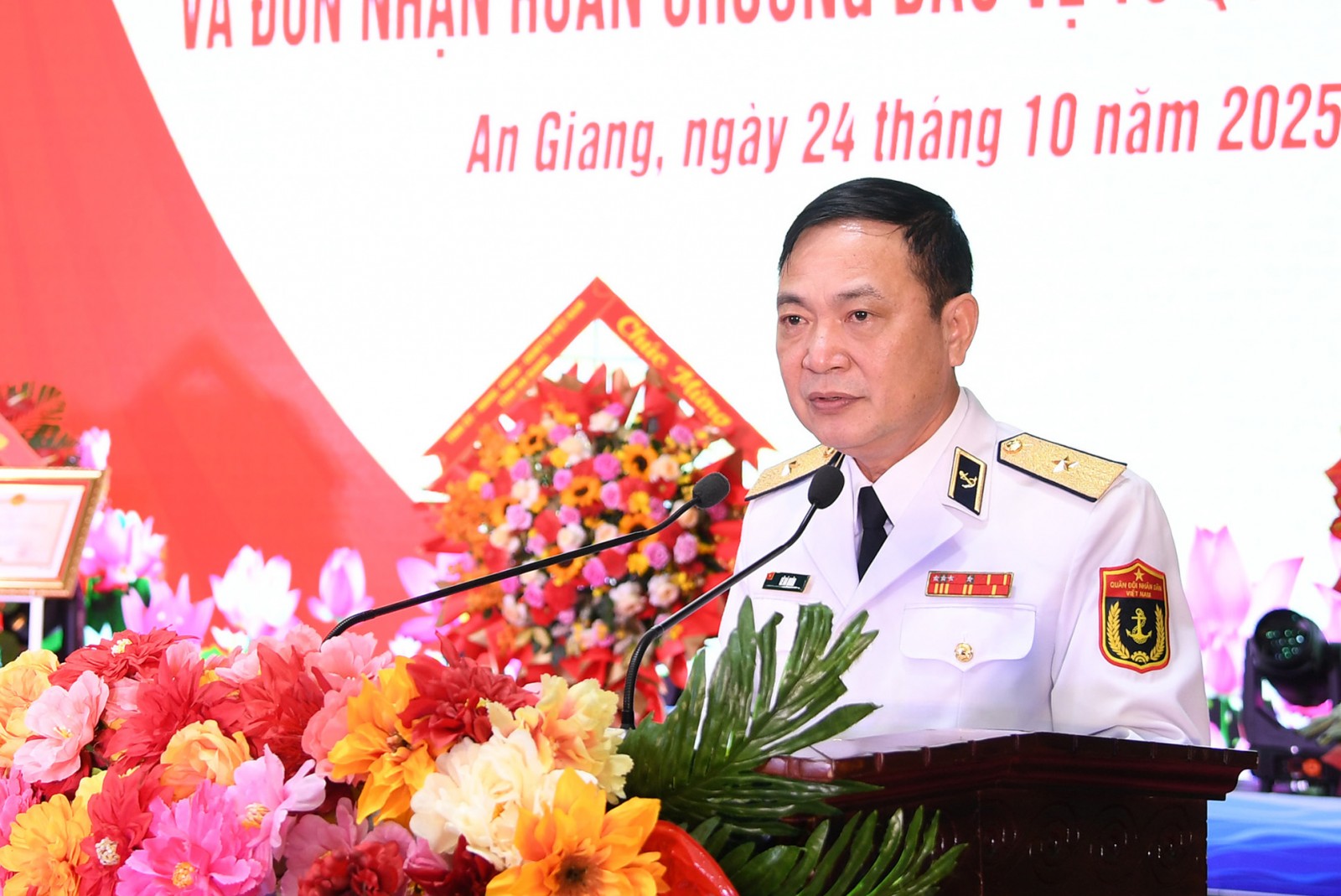 Vùng 5 Hải quân đón nhận Huân chương Bảo vệ Tổ quốc hạng Nhất