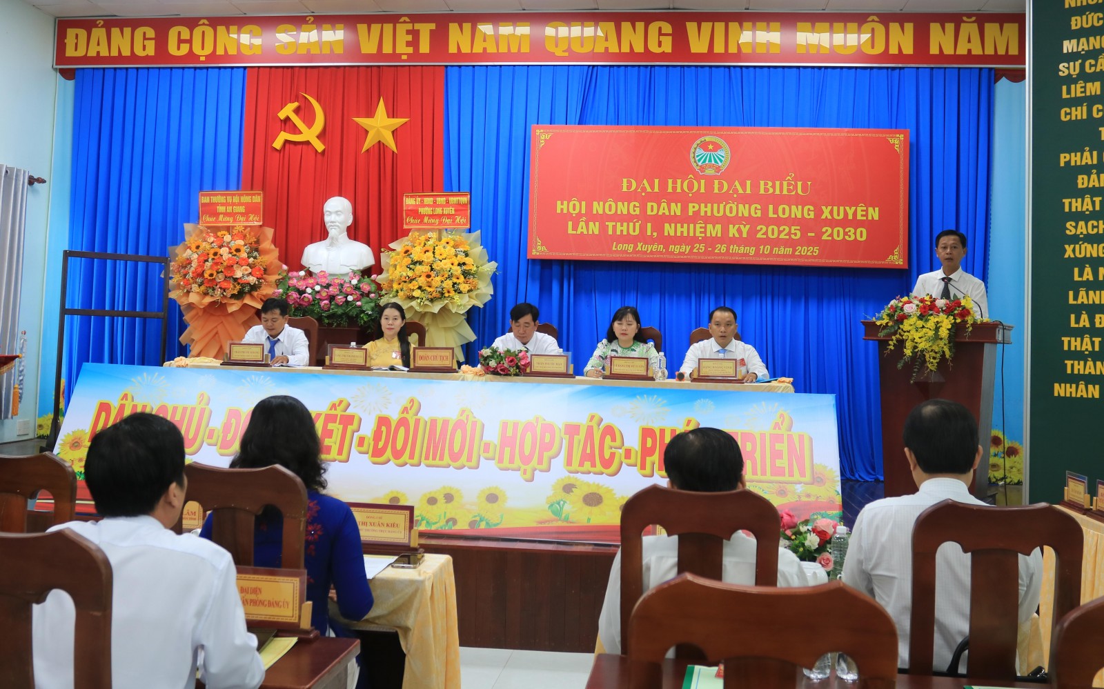 Đại hội Hội Nông dân các địa phương nhiệm kỳ 2025 - 2030 Phó Chủ tịch Hội Nông dân tỉnh An Giang Phan Tùng Lâm phát biểu chỉ đạo đại hội