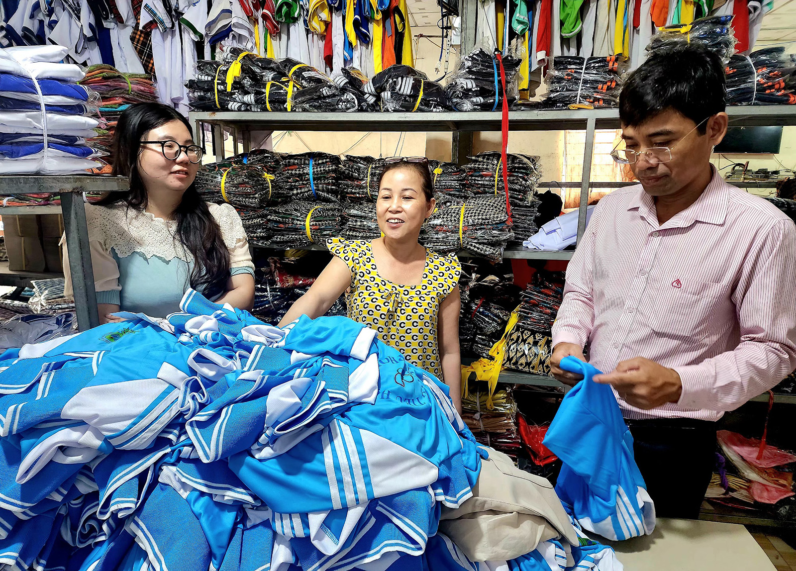 Khởi nghiệp từ chiếc máy may cũ