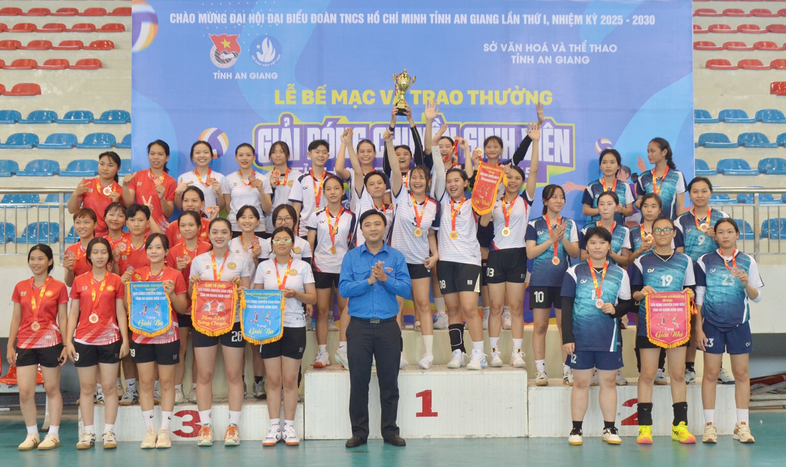 Bế mạc Giải Bóng chuyền sinh viên năm 2025