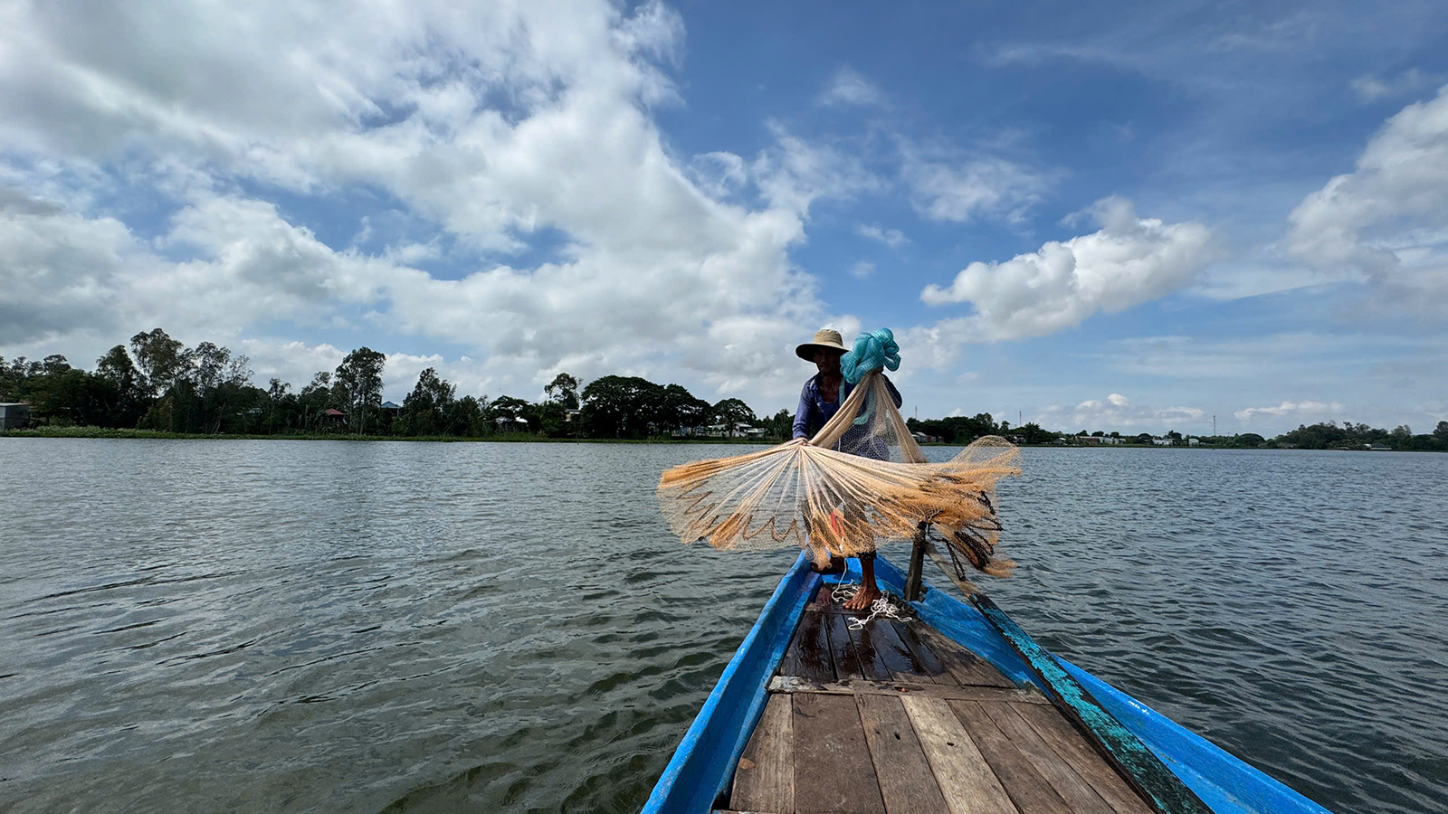 Bóng nước trời nơi đầu nguồn