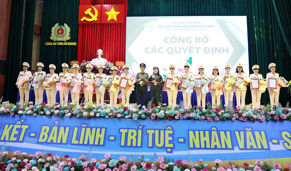 Đại hội đại biểu Phụ nữ Công an tỉnh An Giang lần thứ I Trao quyết định chỉ định và ra mắt Ủy viên Ban Phụ nữ Công an tỉnh khóa I, nhiệm kỳ 2025 - 2030