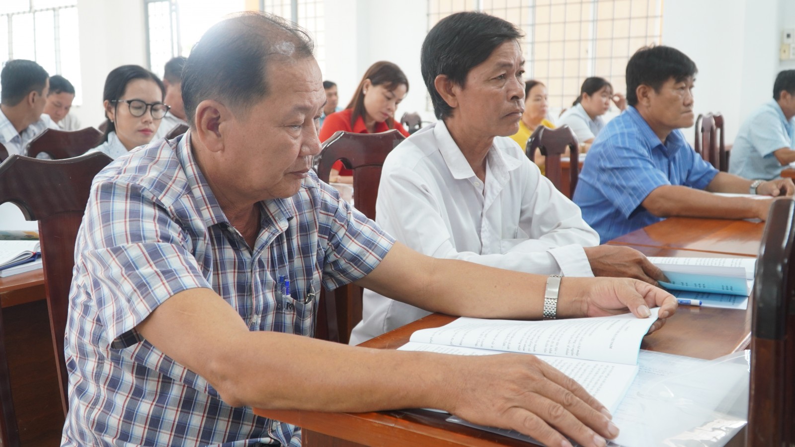 Gần 100 cán bộ, công chức, viên chức được bồi dưỡng kiến thức dân tộc