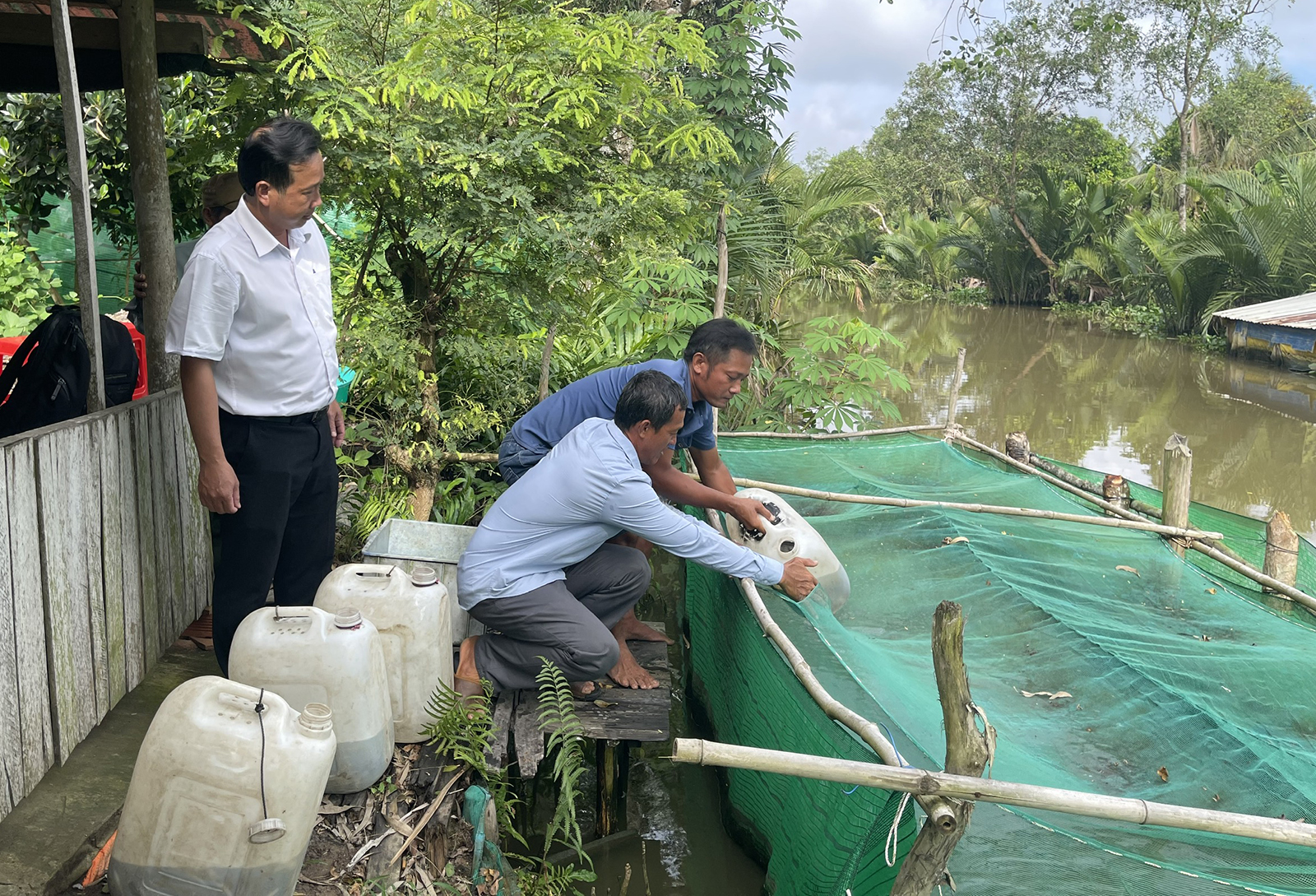 Trao cơ hội thoát nghèo bền vững