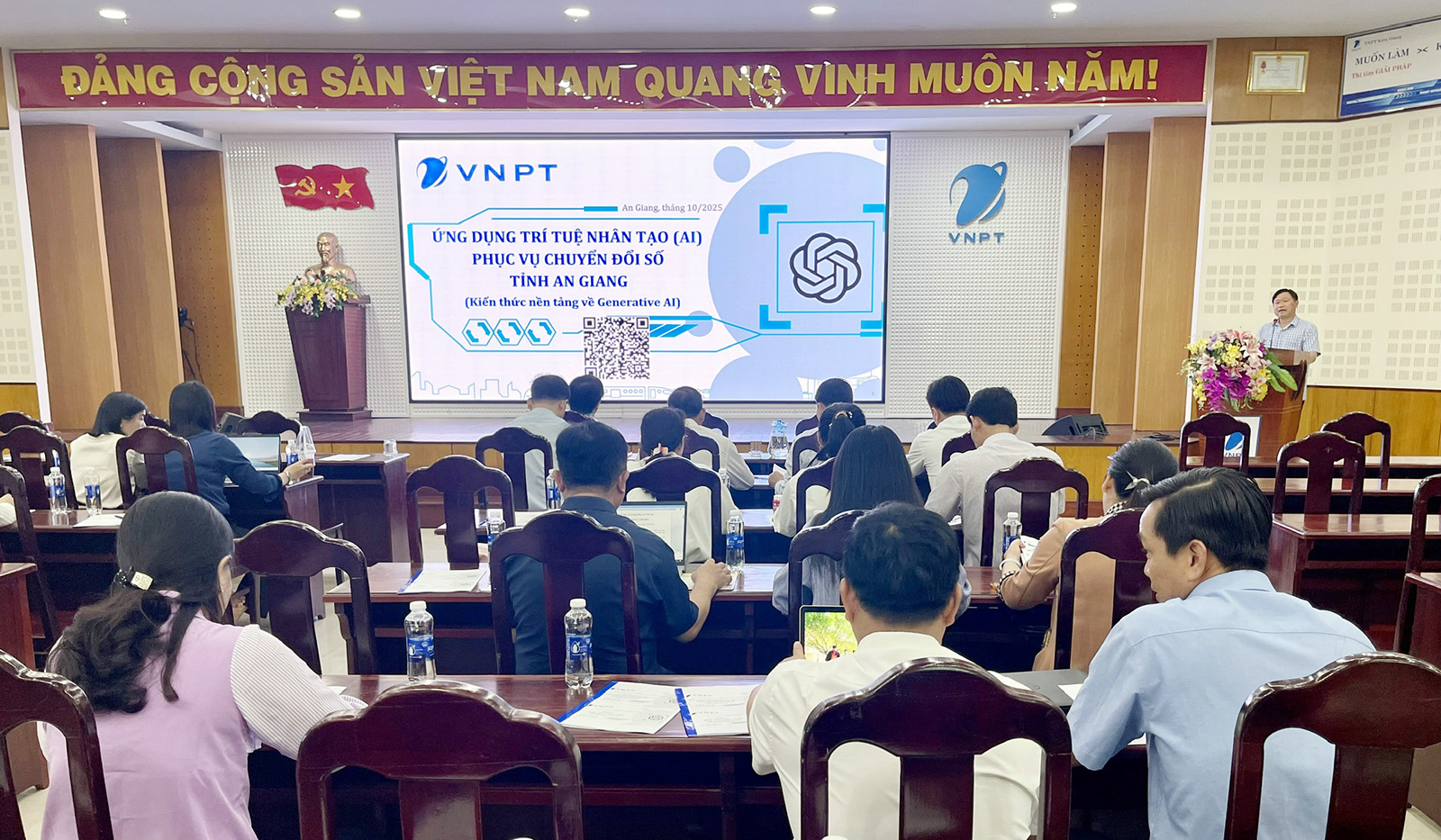 Cán bộ học dùng trí tuệ nhân tạo