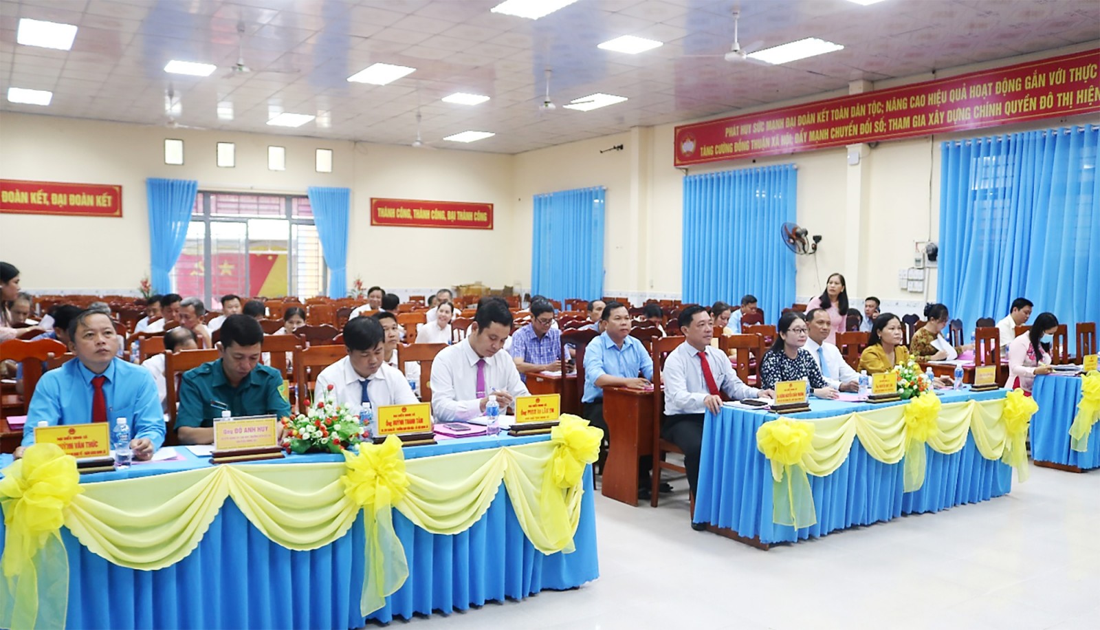 HĐND xã Cần Đăng thông qua nhiều nghị quyết