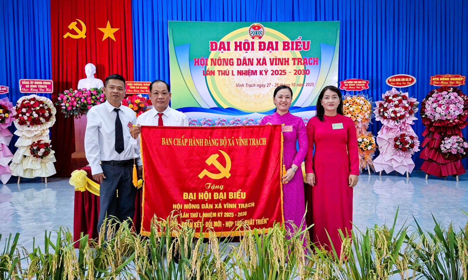 Mỗi năm, xã Vĩnh Trạch có gần 800 hộ nông dân sản xuất, kinh doanh giỏi