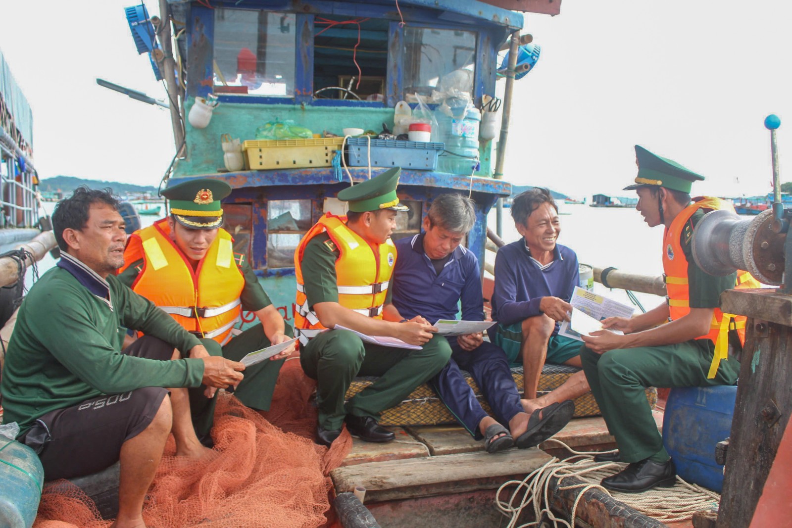 Kiểm tra 62 tàu cá, tuyên truyền gần 100 lượt thuyền viên về chống khai thác IUU