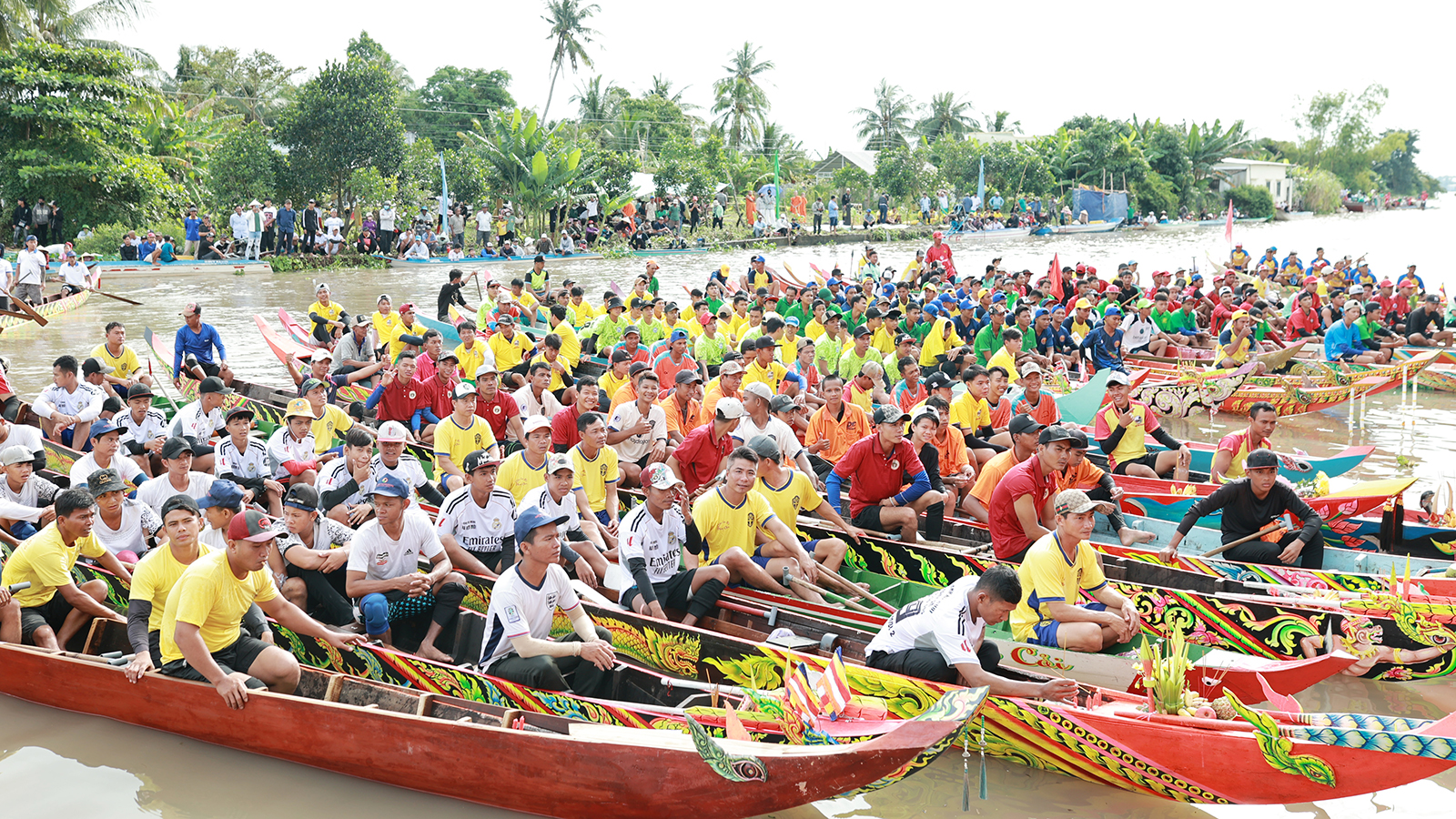 Bức tranh lễ hội đầy màu sắc
