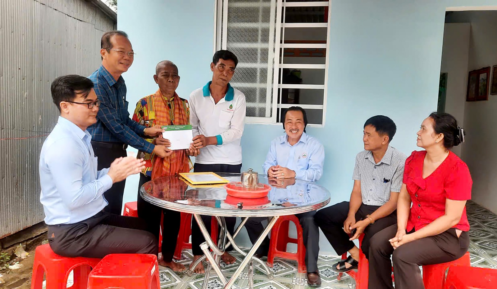 Bàn giao 5 Mái ấm ATV cho hộ nghèo xã Ô Lâm