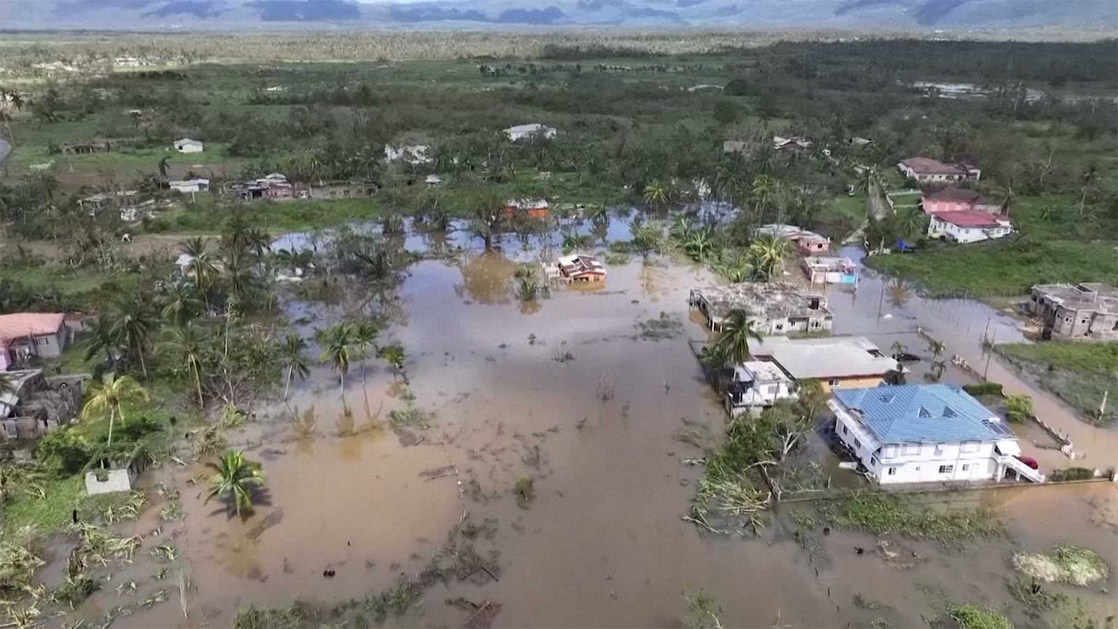Bão Melissa quét qua vùng Caribe, cướp đi sinh mạng của ít nhất 29 người