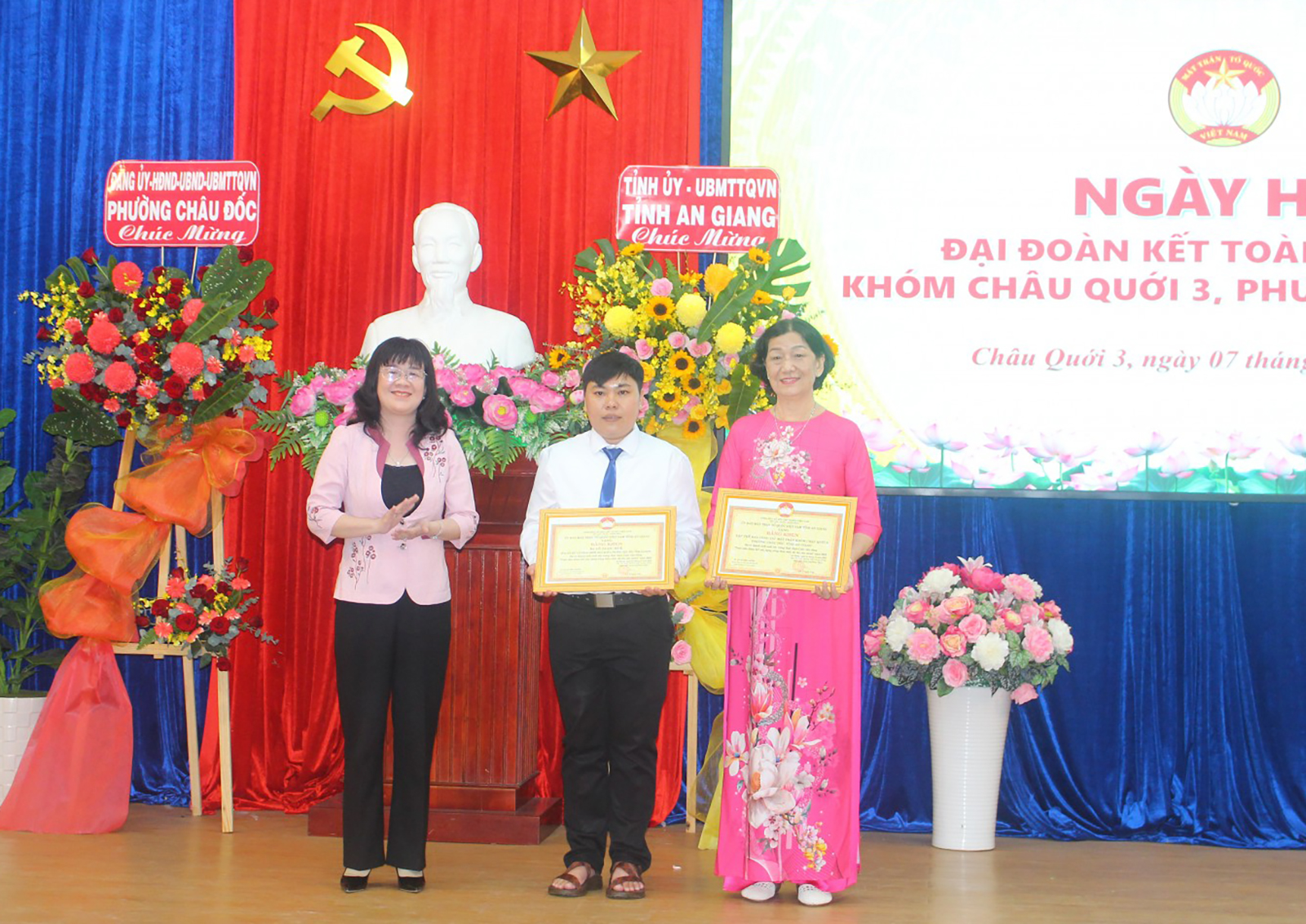 Phó Bí thư Thường trực Tỉnh ủy Nguyễn Thanh Nhàn dự Ngày hội đại đoàn kết toàn dân tộc khóm Châu Quới 3