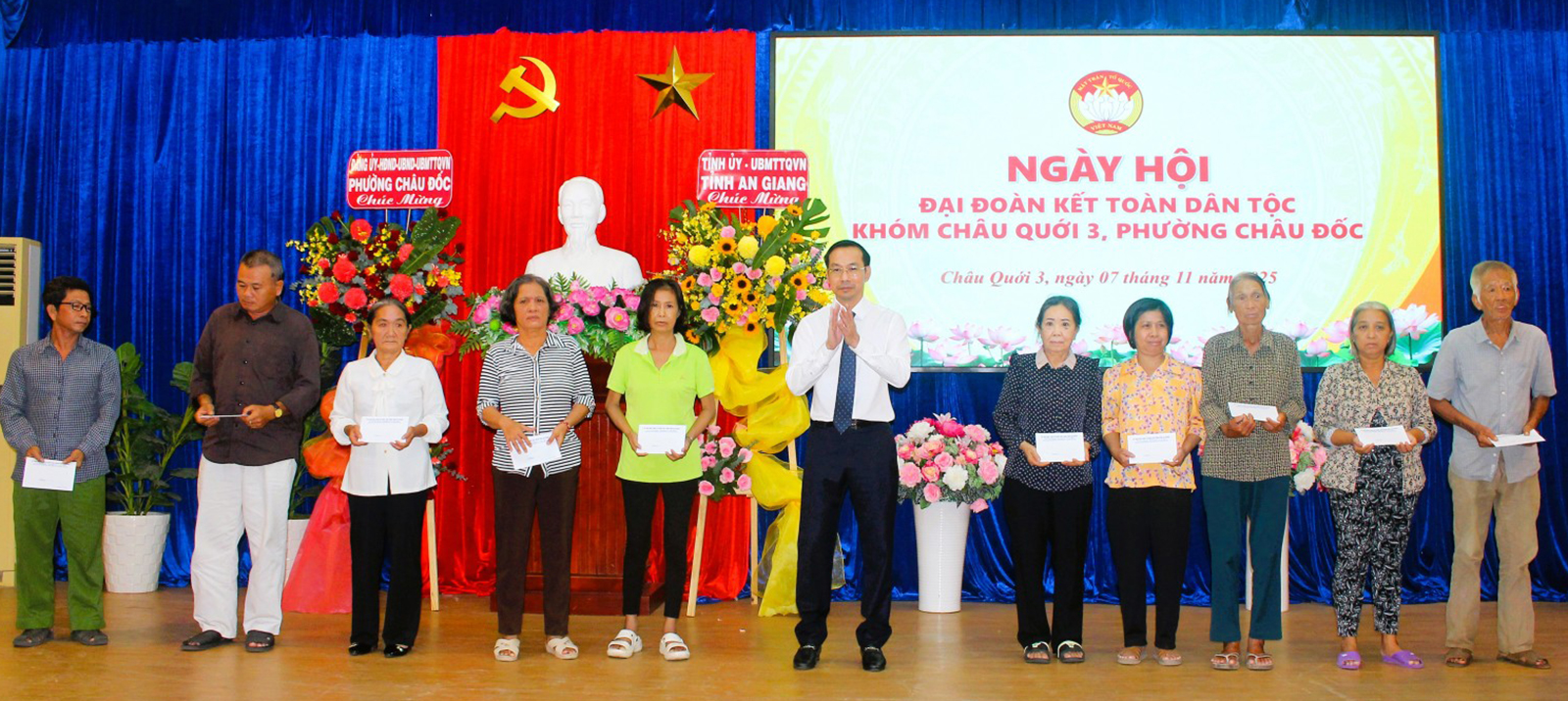 Phó Bí thư Thường trực Tỉnh ủy Nguyễn Thanh Nhàn dự Ngày hội đại đoàn kết toàn dân tộc khóm Châu Quới 3