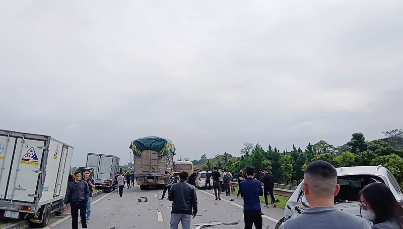 Tai nạn liên hoàn trên cao tốc Hà Nội - Thái Nguyên, 6 phương tiện hư hỏng