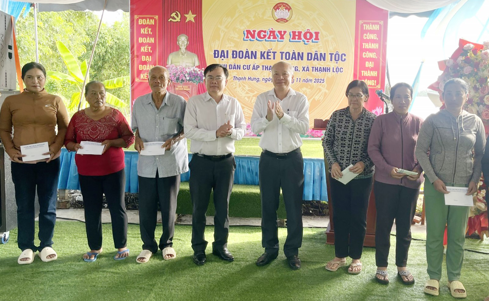 Phó Bí thư Đảng ủy các cơ quan Đảng tỉnh An Giang Võ Nguyên Nam dự Ngày hội Đại đoàn kết ấp Thạnh Hưng