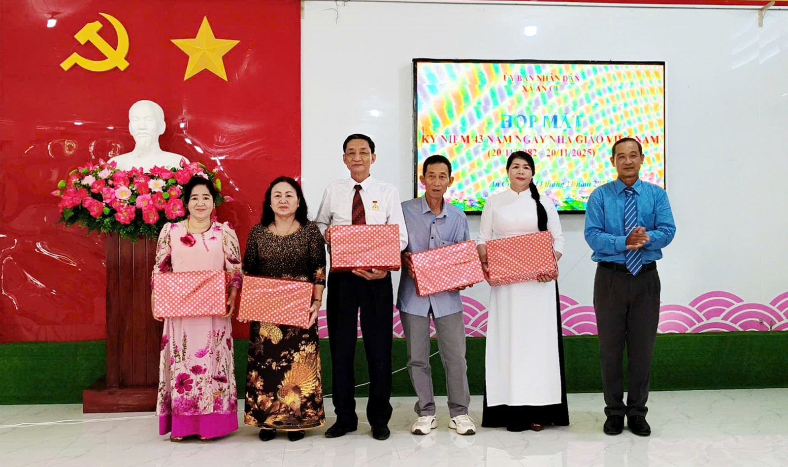 Xã An Cư Họp mặt kỷ niệm 43 năm Ngày Nhà giáo Việt Nam