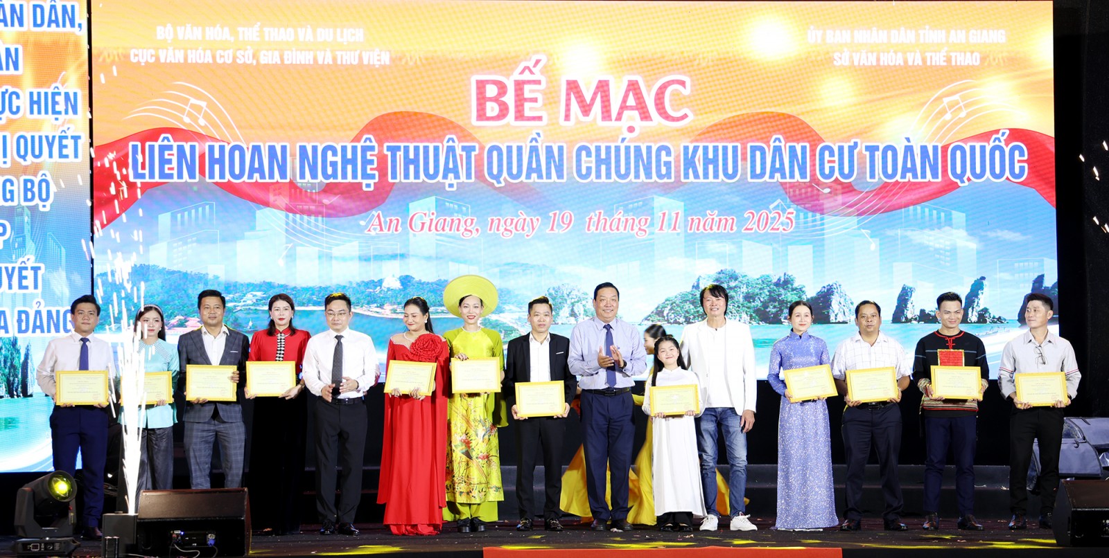 Bế mạc Liên hoan Nghệ thuật quần chúng khu dân cư toàn quốc năm 2025