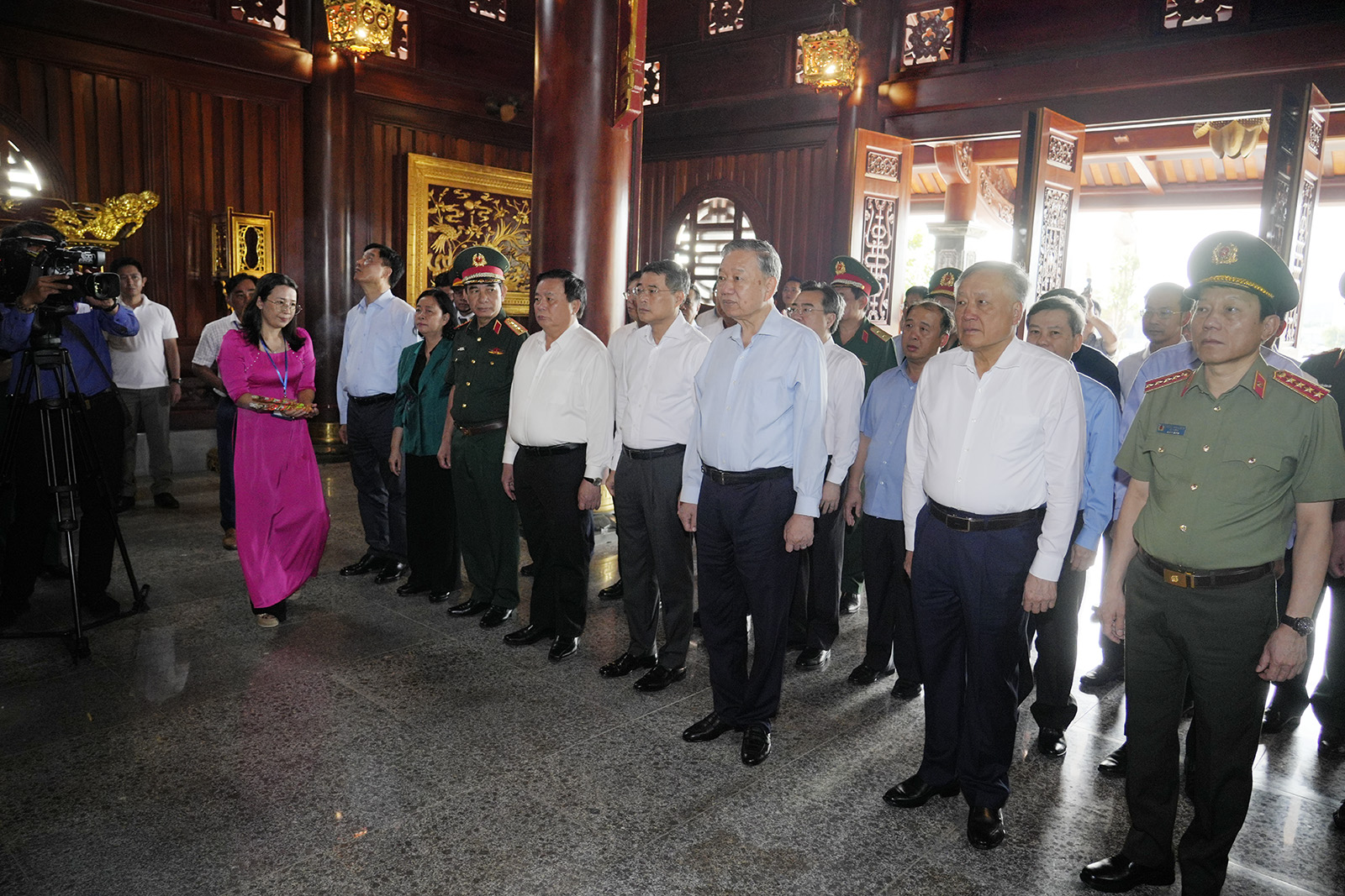 Tổng Bí thư Tô Lâm dâng hoa, dâng hương Tượng đài Bác Hồ tại Phú Quốc