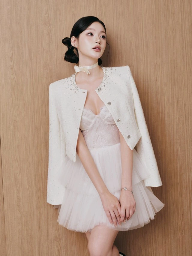 Muôn vàn sắc trắng cùng nàng kể câu chuyện thời trang