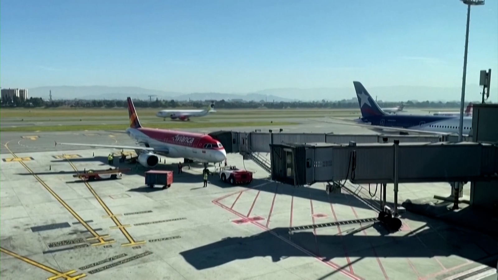 Nhiều hãng hàng không quốc tế hủy chuyến bay khởi hành từ Venezuela