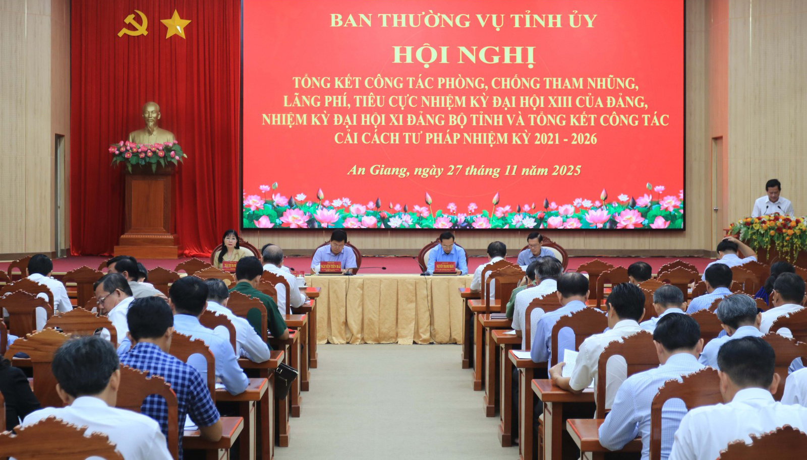 Quang cảnh hội nghị