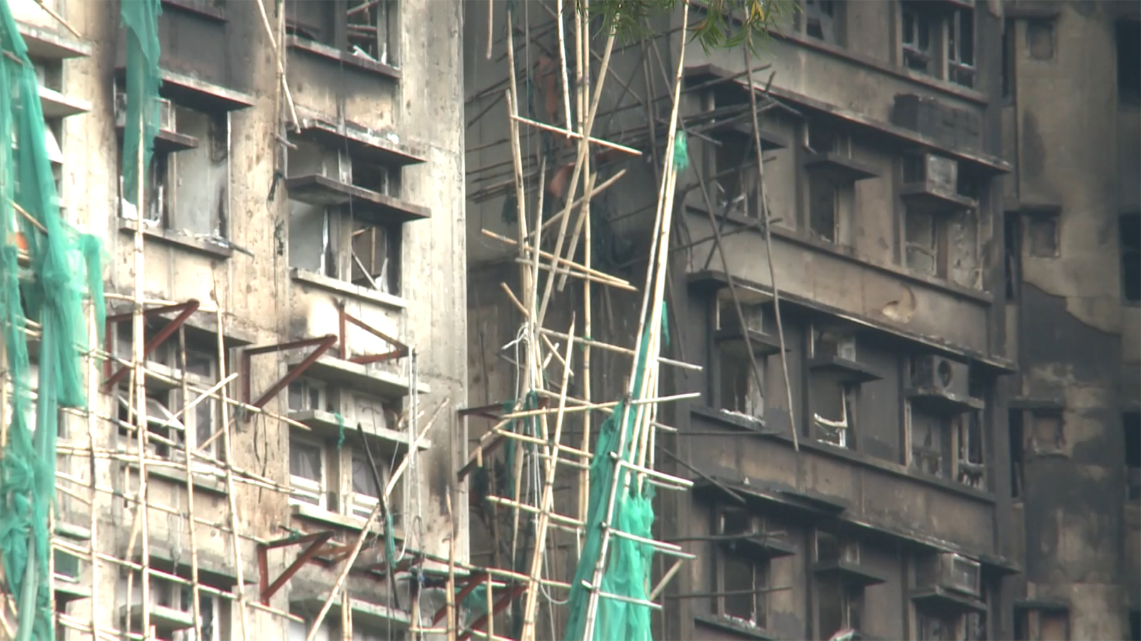 Hong Kong (Trung Quốc): Bắt giữ 13 đối tượng để phục vụ điều tra vụ cháy chung cư