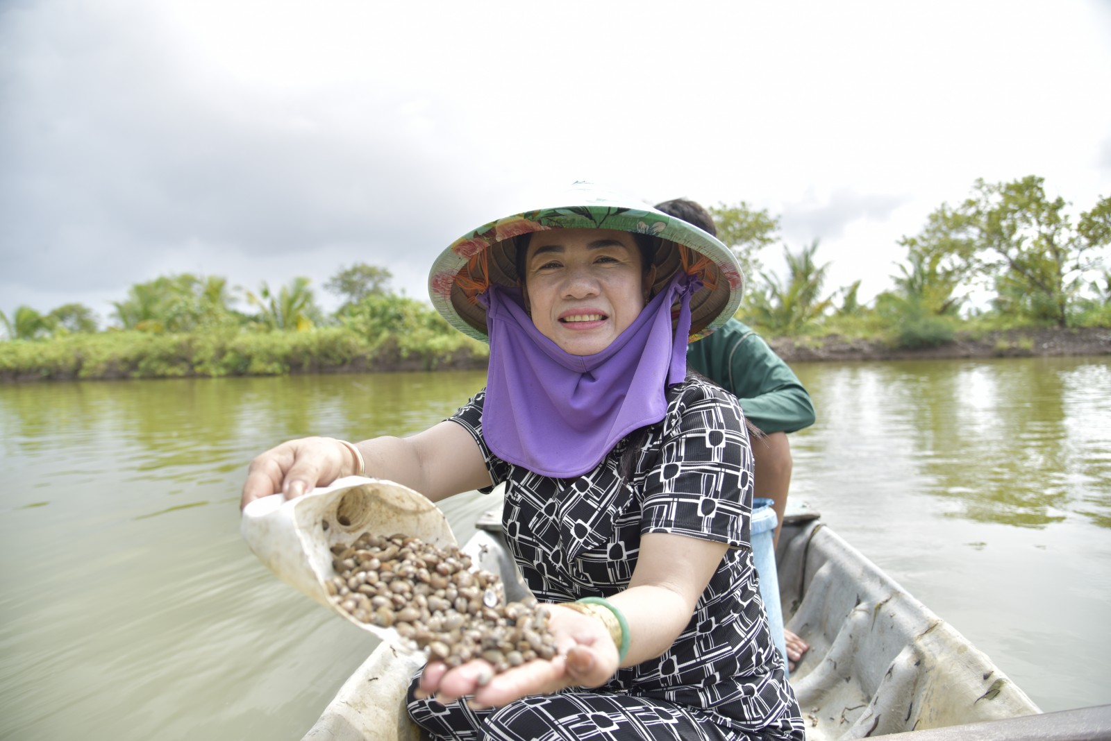 Người phụ nữ làm giàu từ biển