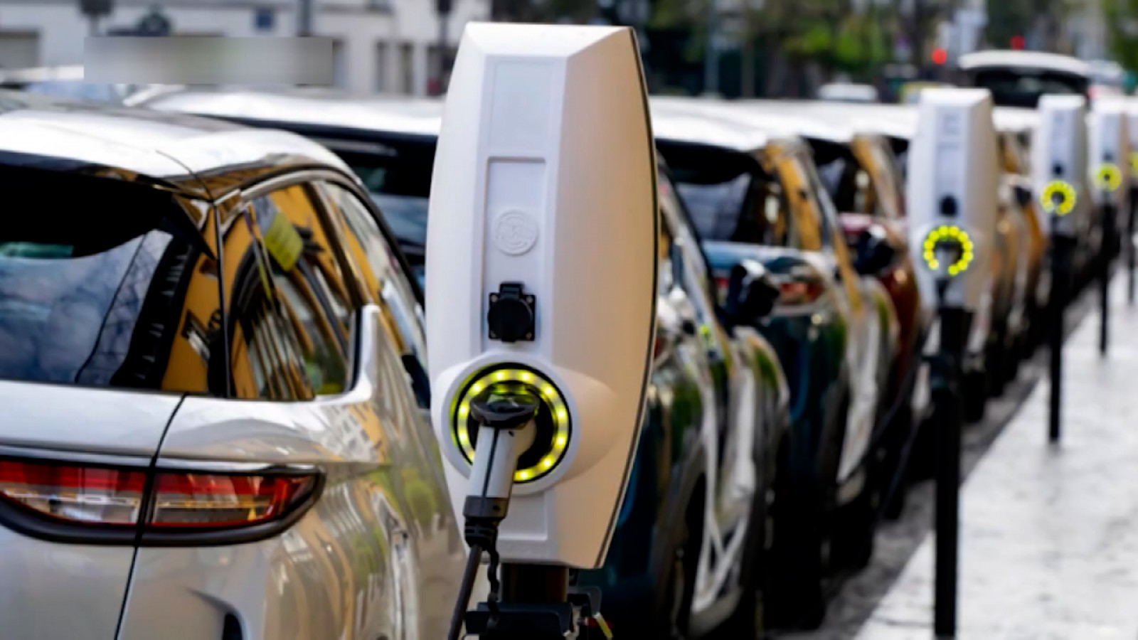 Doanh số xe điện tại Anh đạt mức kỷ lục