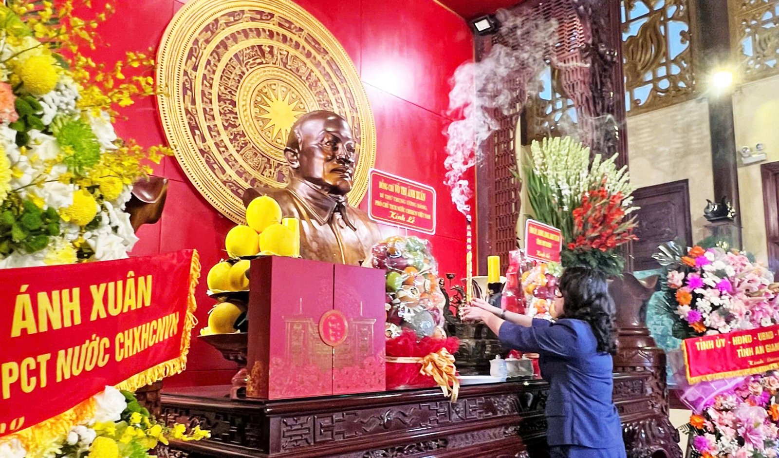 Bí thư Trung ương Đảng, Phó Chủ tịch nước Cộng hòa Xã hội Chủ nghĩa Việt Nam Võ Thị Ánh Xuân dân hương 