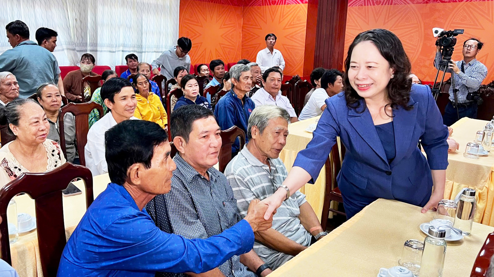 Phó Chủ tịch nước Võ Thị Ánh Xuân thăm hỏi bà con nhân dân xã Mỹ Hòa Hưng