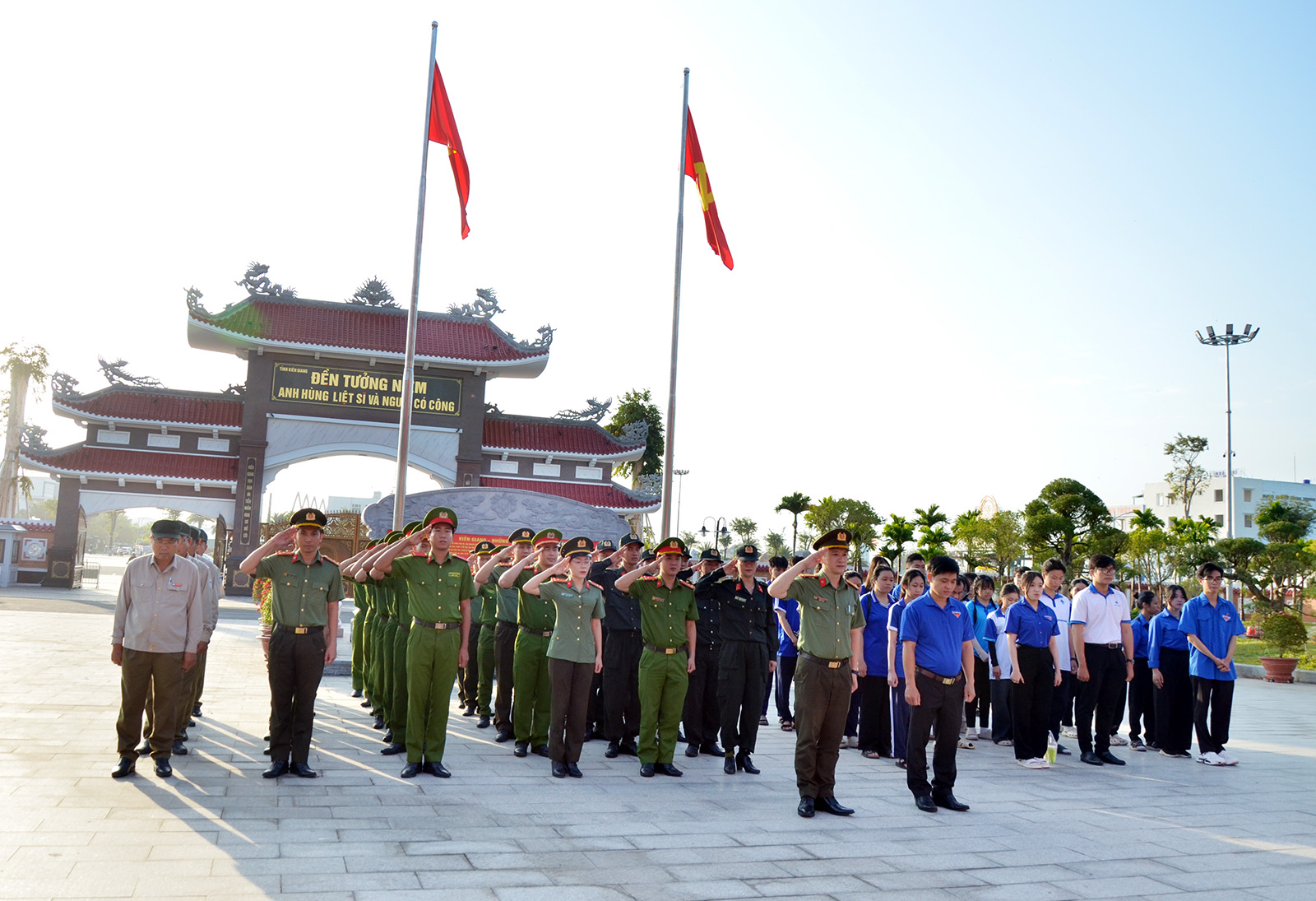 Tuổi trẻ chọn cách cống hiến