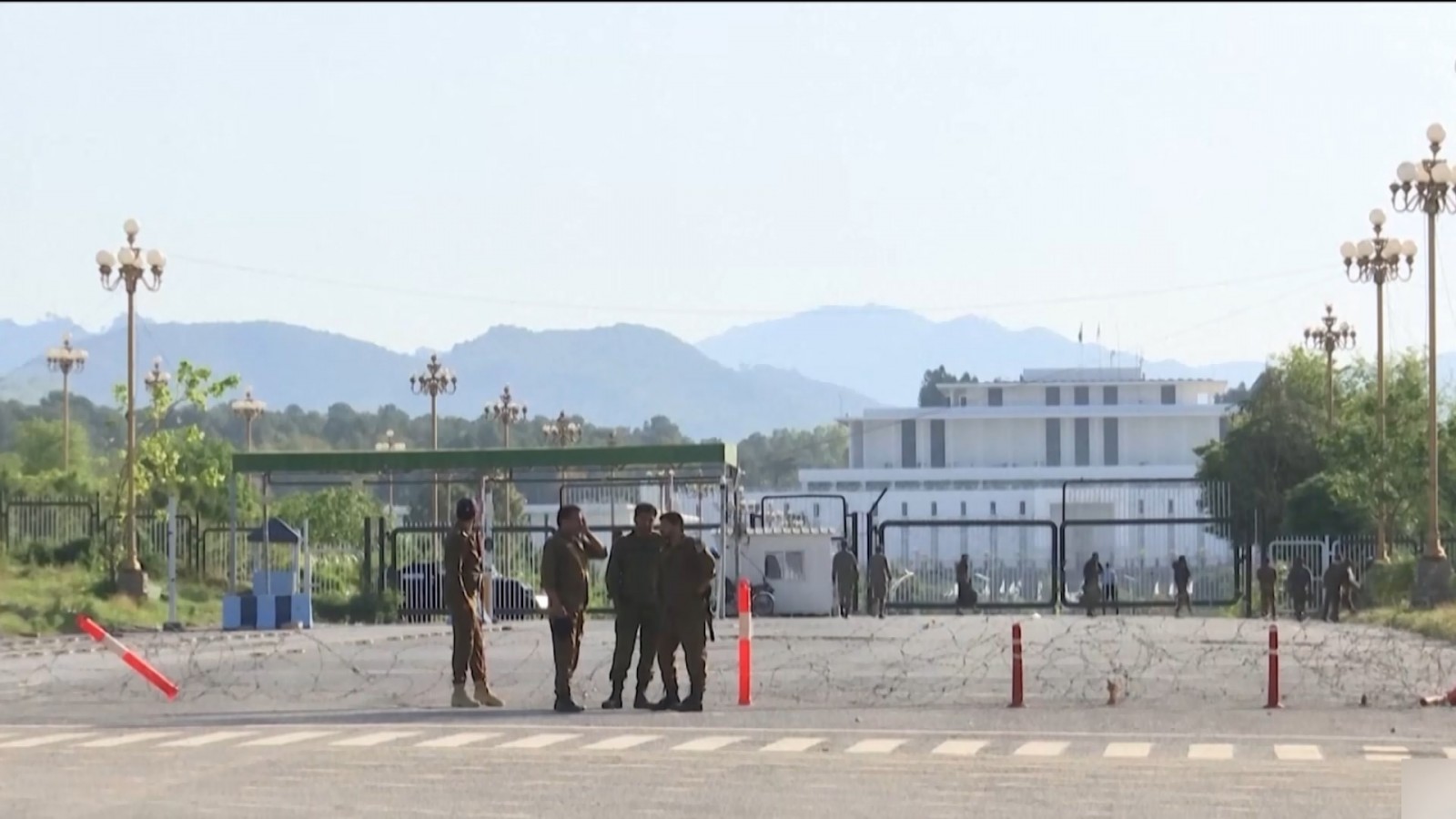 Mỹ và Iran bắt đầu đàm phán tại Pakistan